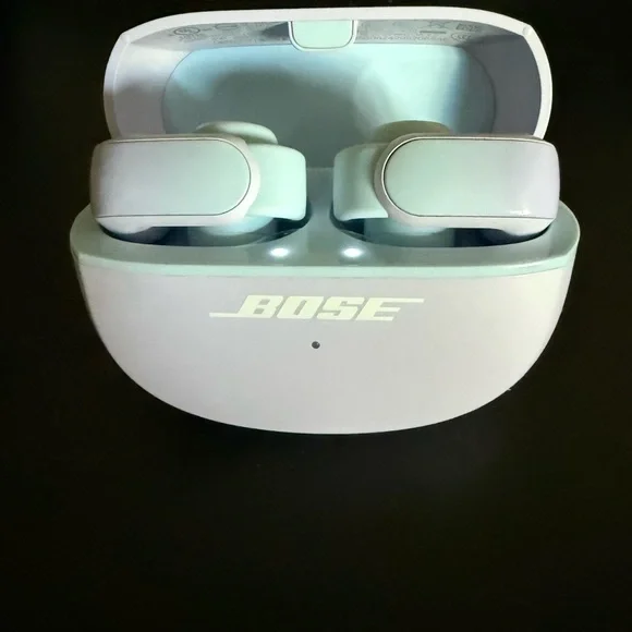 Bose Ultra Open Earbuds in Chilled Lilac - Picture 5 of 6